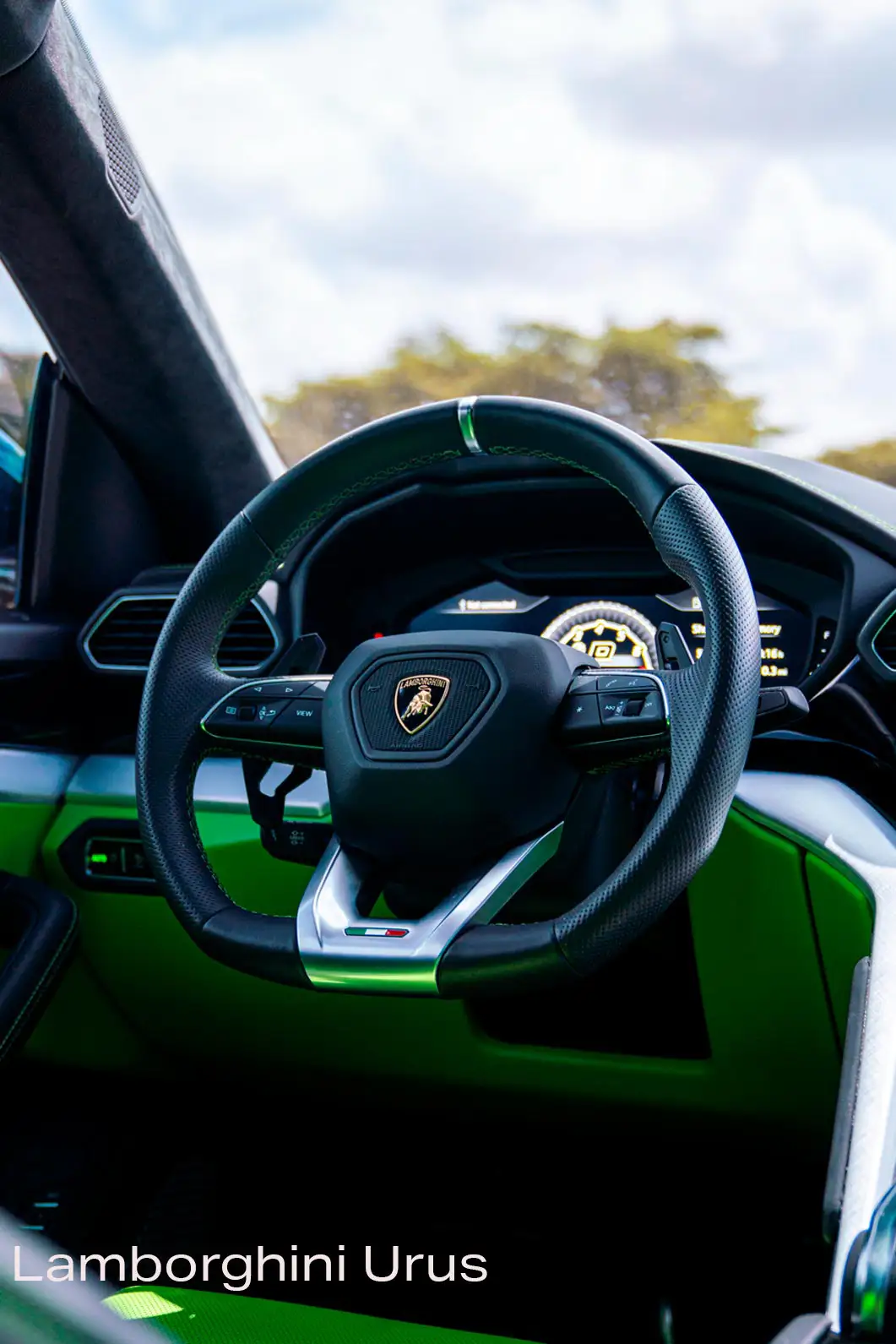 lamborghini-urus-rental-vs-mercedes-benz-gwagon-rental-mph-club-dashboard2