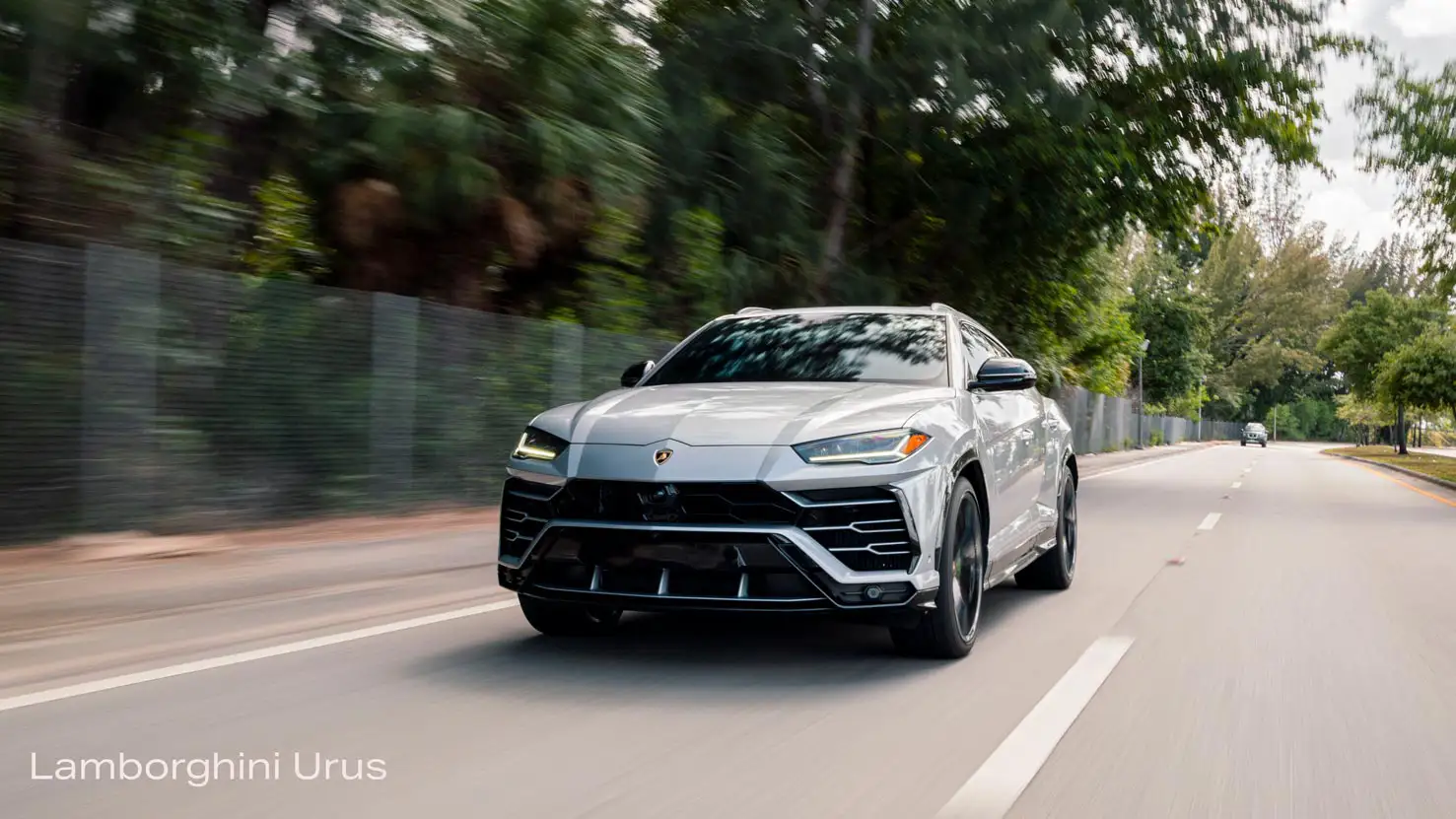 lamborghini-urus-rental-vs-mercedes-benz-gwagon-rental-mph-club-roller