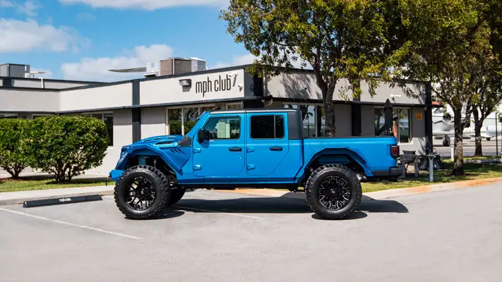 Jeep Gladiator rental side view mph club