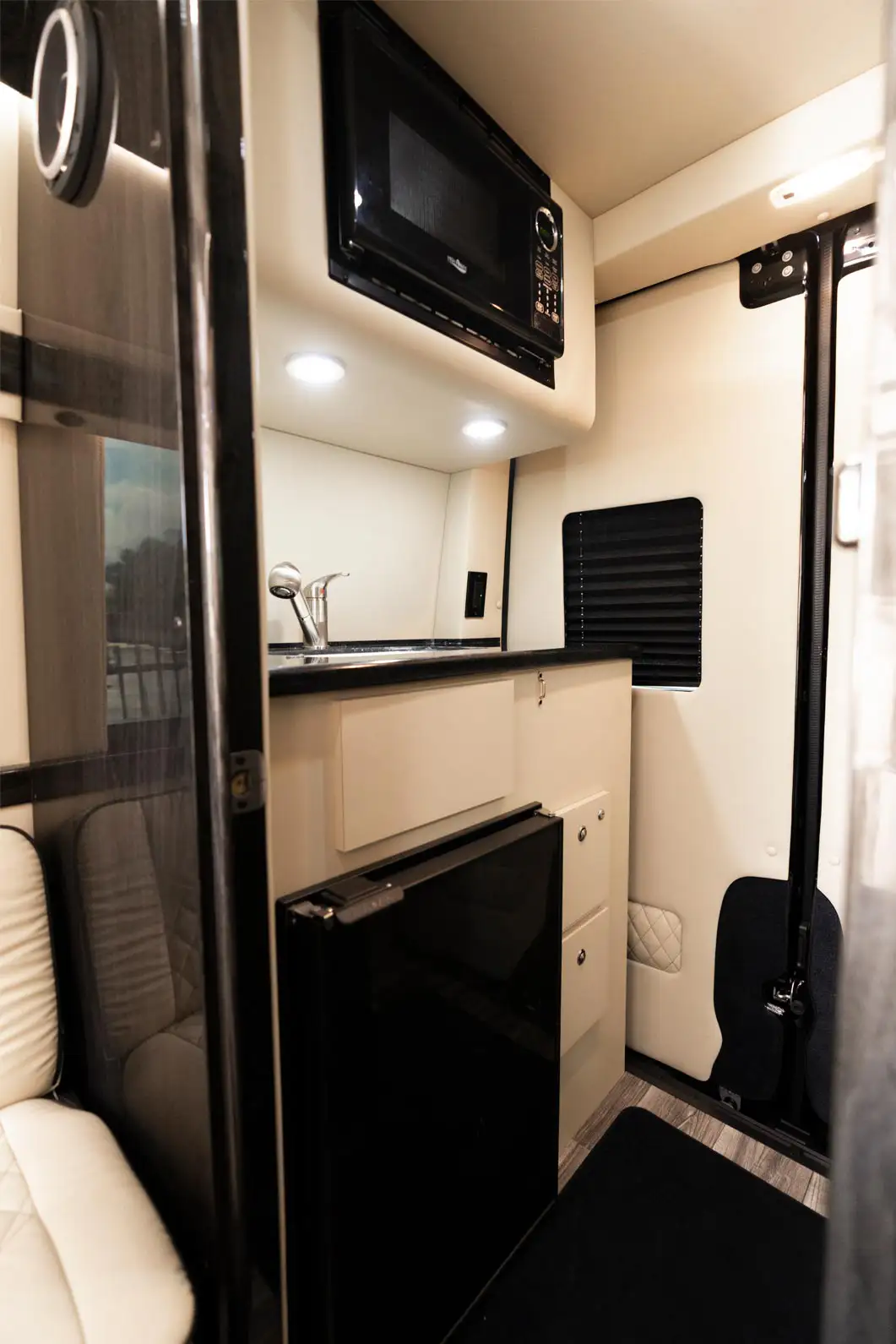 Sprinters rentals blog kitchen - mph club